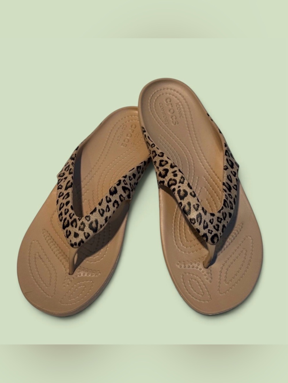 🆕 CROCS Women’s Leopard Print Strap Flip Flop - Tan